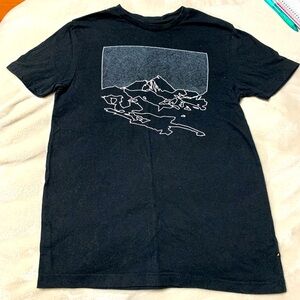 Old Navy t-shirt black with white mountain range short-sleeve